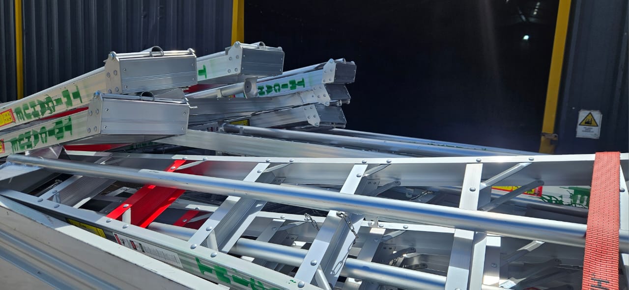 Escaleras de aluminio para cosecha de frutas